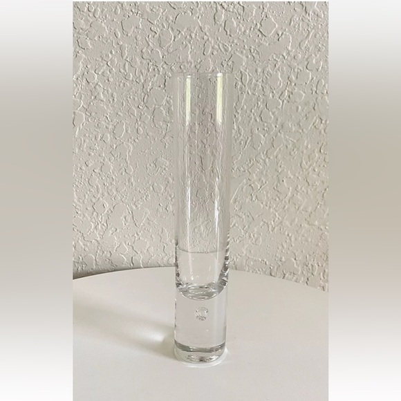 Art Glass Flower Vase Air Bubble In the Base Cylinder Design. - Picture 3 of 6